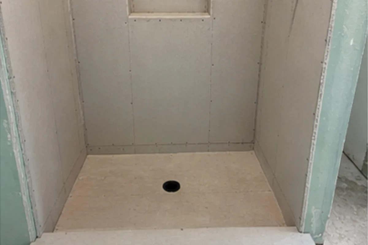 Open shower corner while the optional bench could still be added correctly. photo